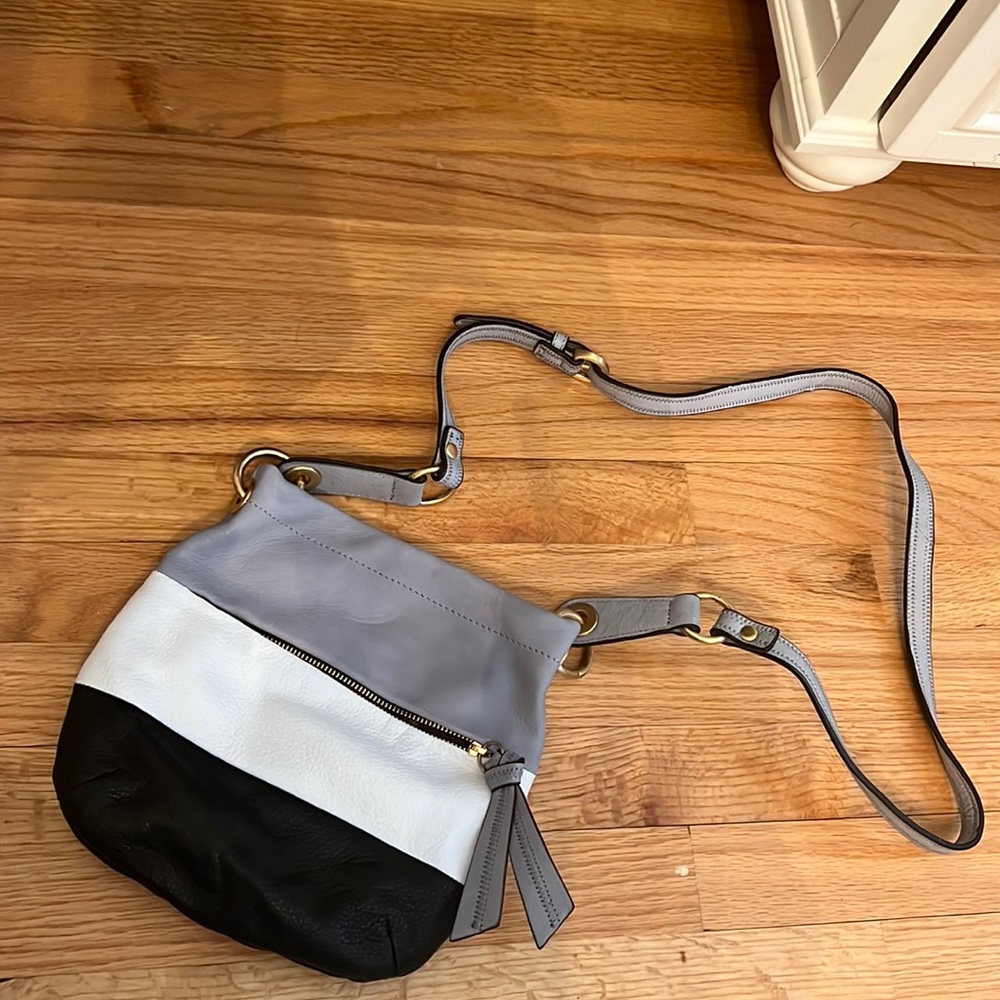 blue white black B Makowsky purse